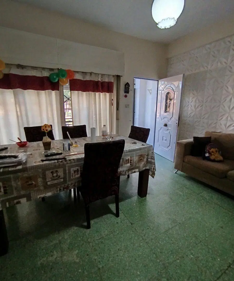 Venta Casa 3 Ambientes mas Departamento en Moron 4