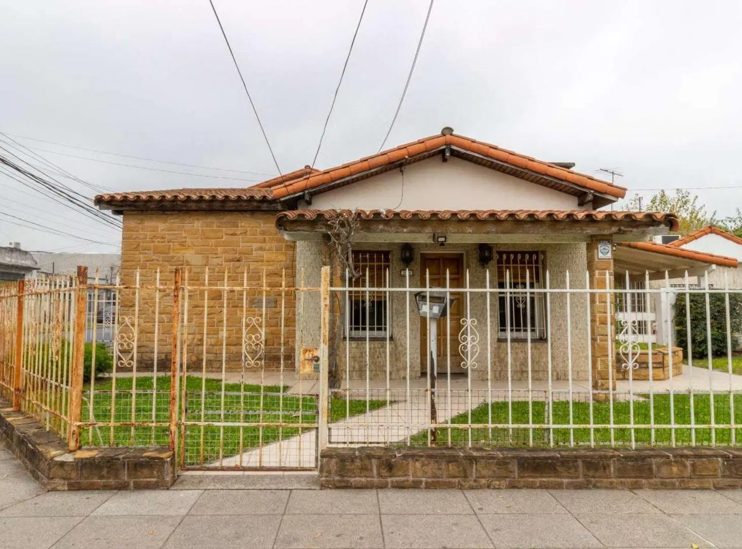 VENTA CASA 4 AMBIENTES EN MORON - CON 2 COCHERAS 5