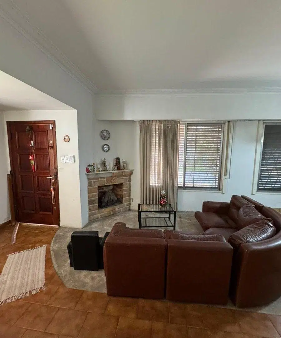 VENTA CASA 4 AMBIENTES EN CASTELAR 2