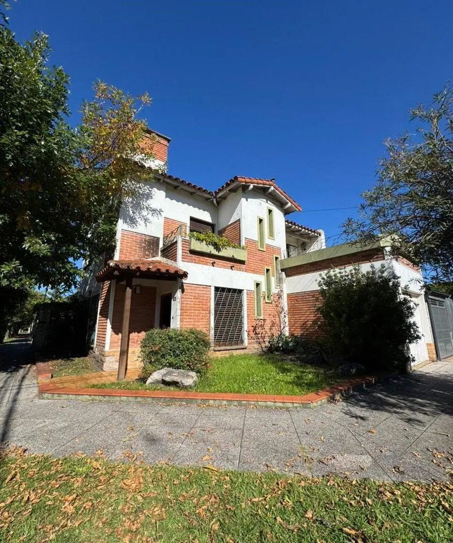 VENTA CASA 4 AMBIENTES EN CASTELAR 5