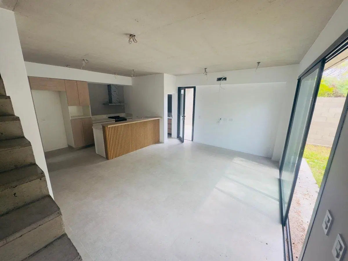 CASA VENTA TRES AMBIENTES PARQUE LELOIR COCHERA 8