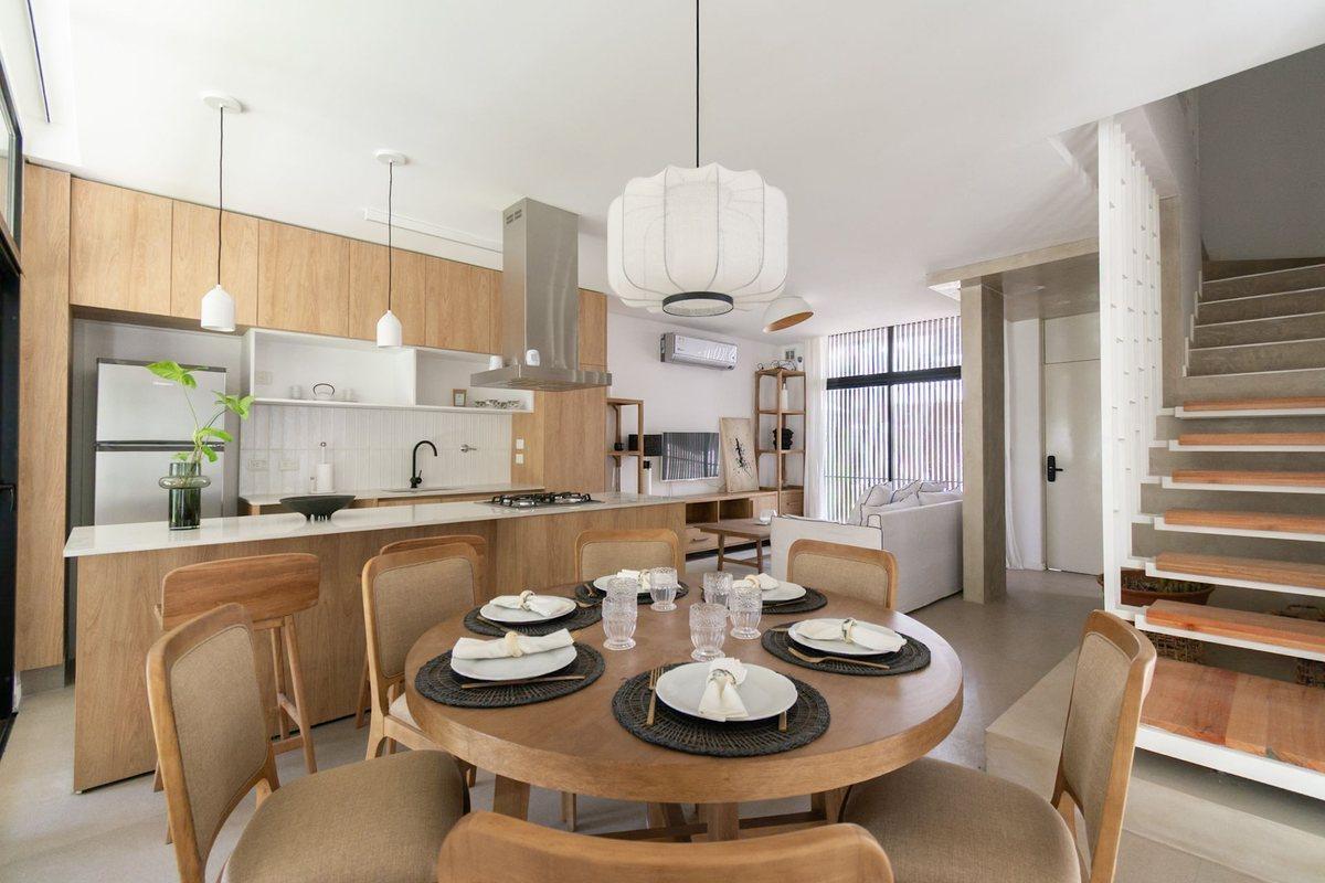 VENTA CASA 4 AMBIENTES PARQUE LELOIR COCHERA