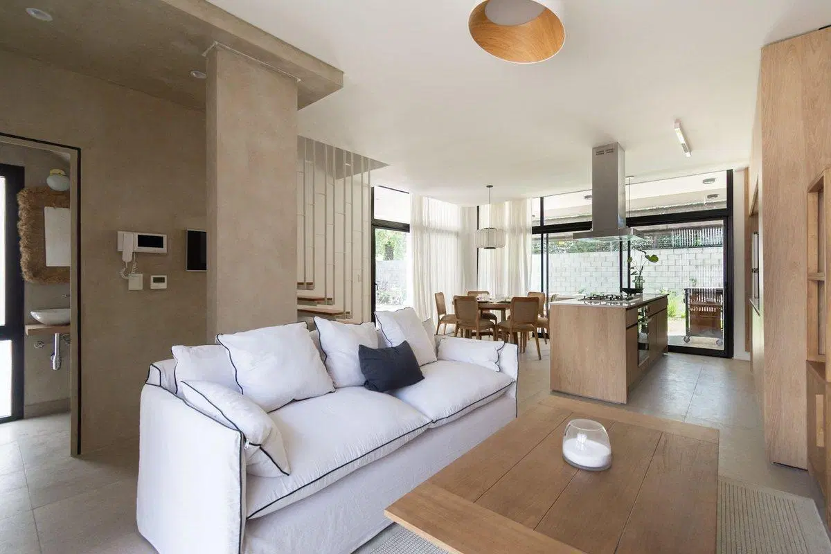 VENTA CASA 4 AMBIENTES PARQUE LELOIR COCHERA 4