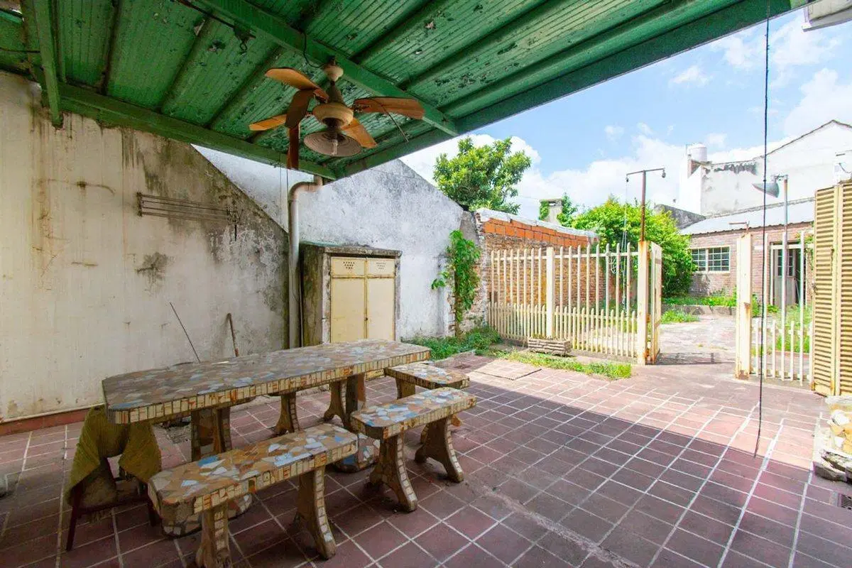 CASA EN VENTA 4 AMBIENTES. HAEDO SUR. CON JARDIN 3