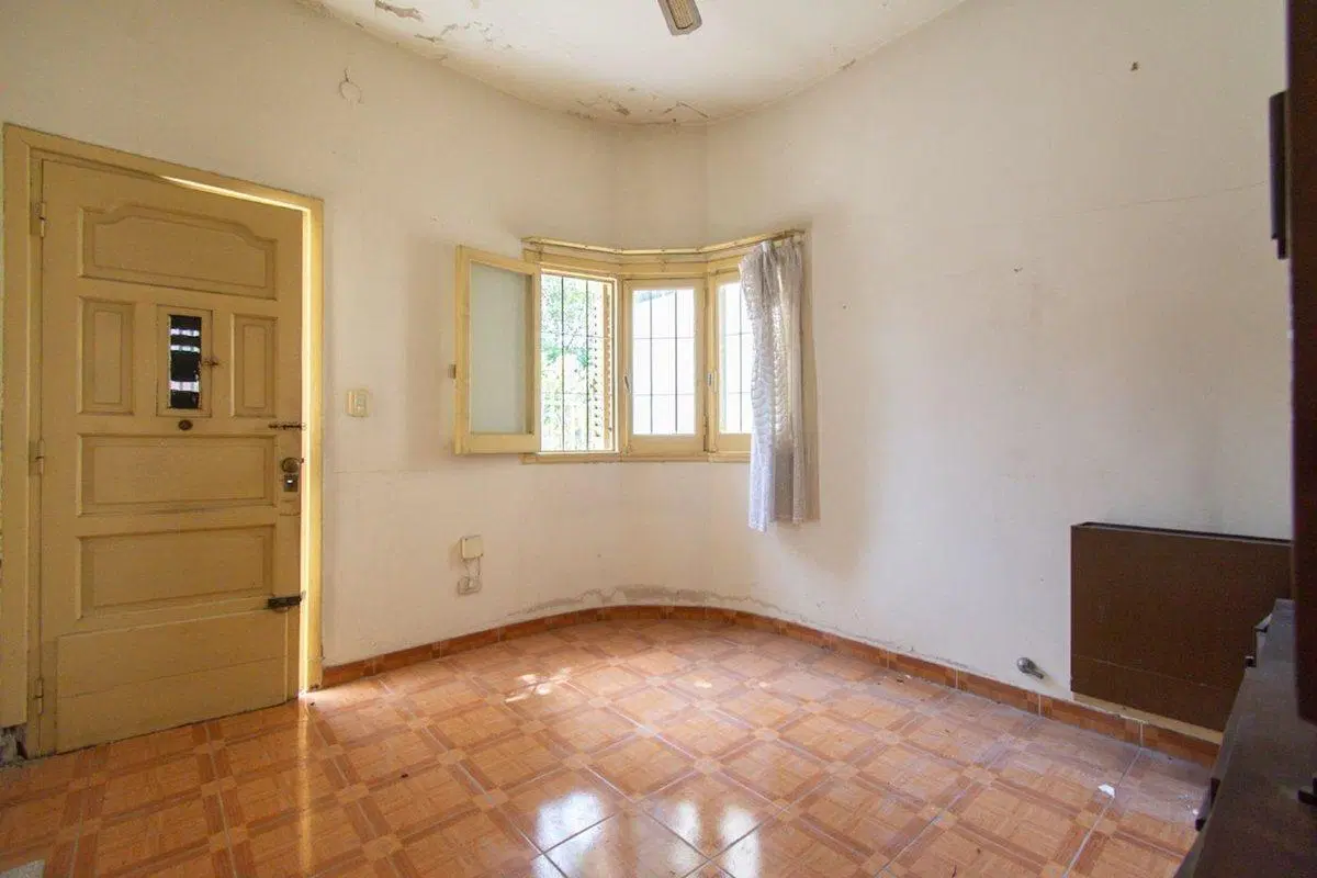 CASA EN VENTA 4 AMBIENTES. HAEDO SUR. CON JARDIN 2