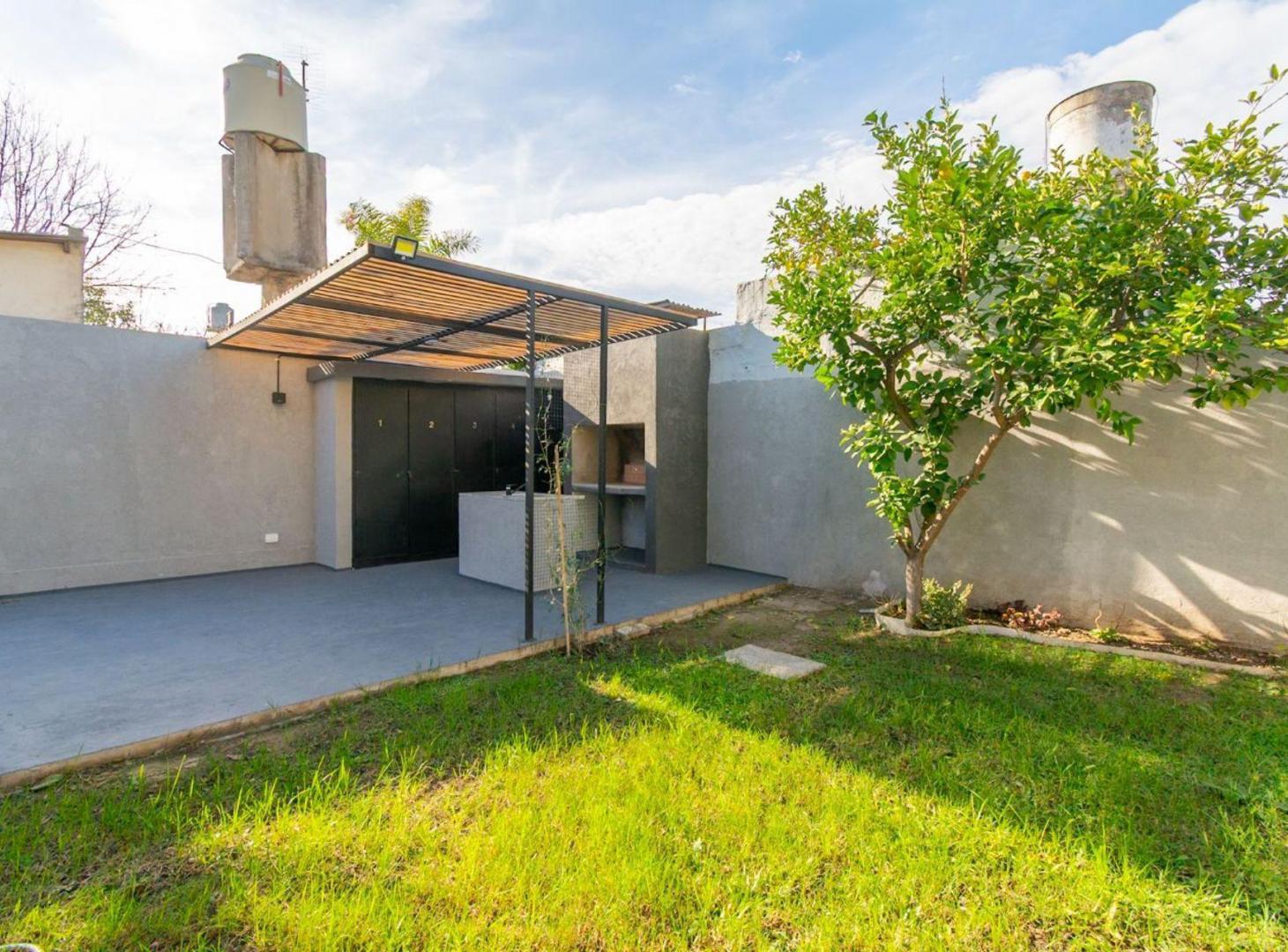 VENTA DEPARTAMENTO PH 2 AMBIENTES PATIO ITUZAINGO