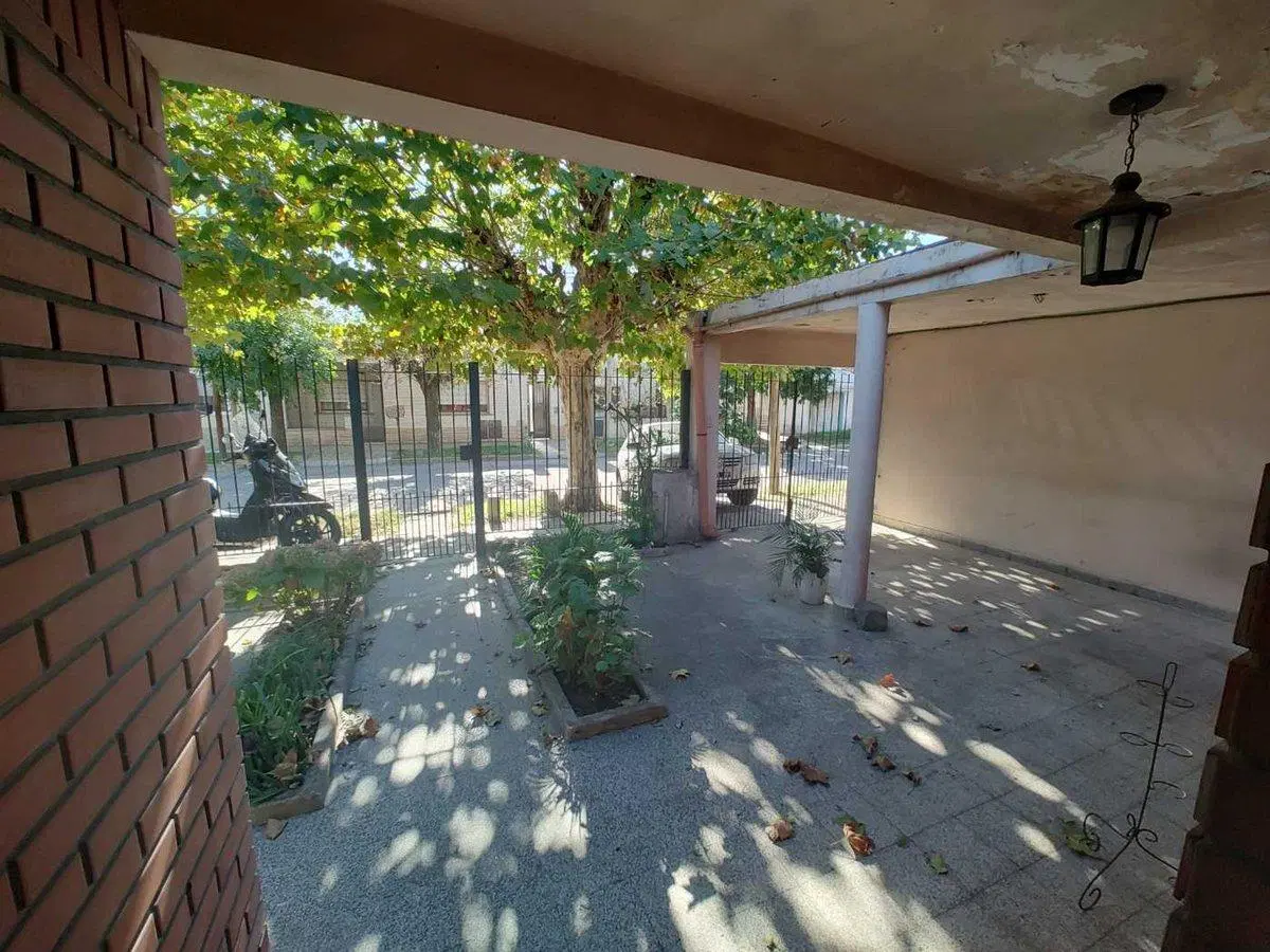 VENTA CASA 4 AMBIENTES, MORON, APTO CREDITO! 5