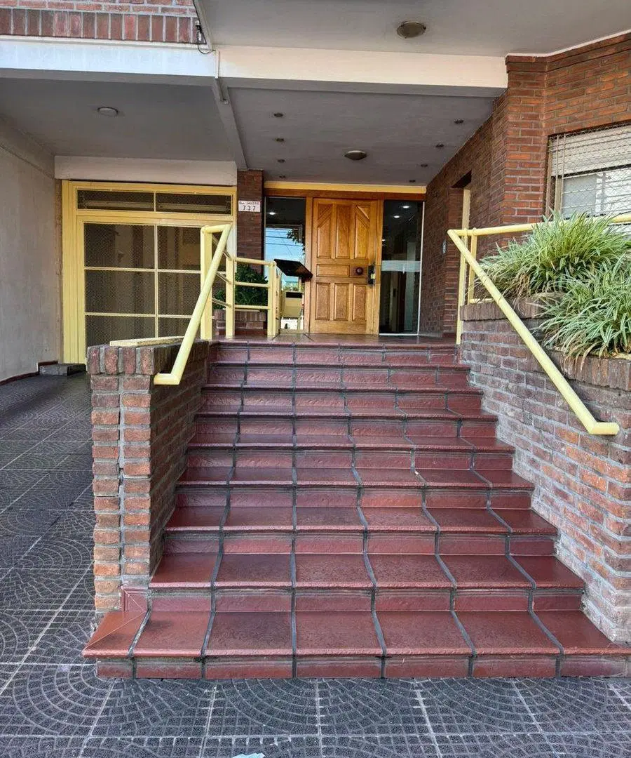 VENTA DEPARTAMENTO 3 AMBIENTES EN MORON C/COCHERA 5