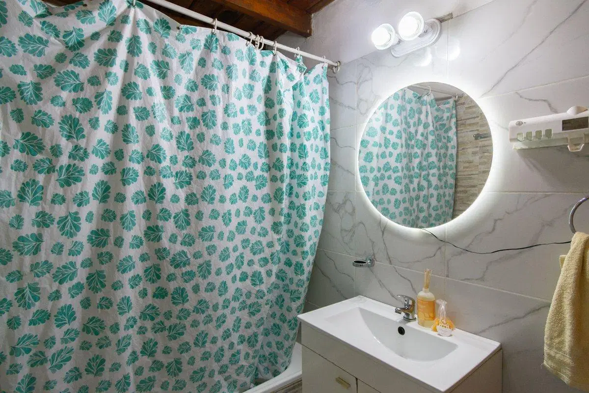 CASA EN VENTA. 4 AMBIENTES. TRIPLEX. CASEROS 3