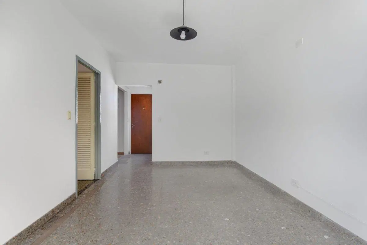 DEPARTAMENTO VENTA CASTELAR NORTE 3 AMBIENTES 4
