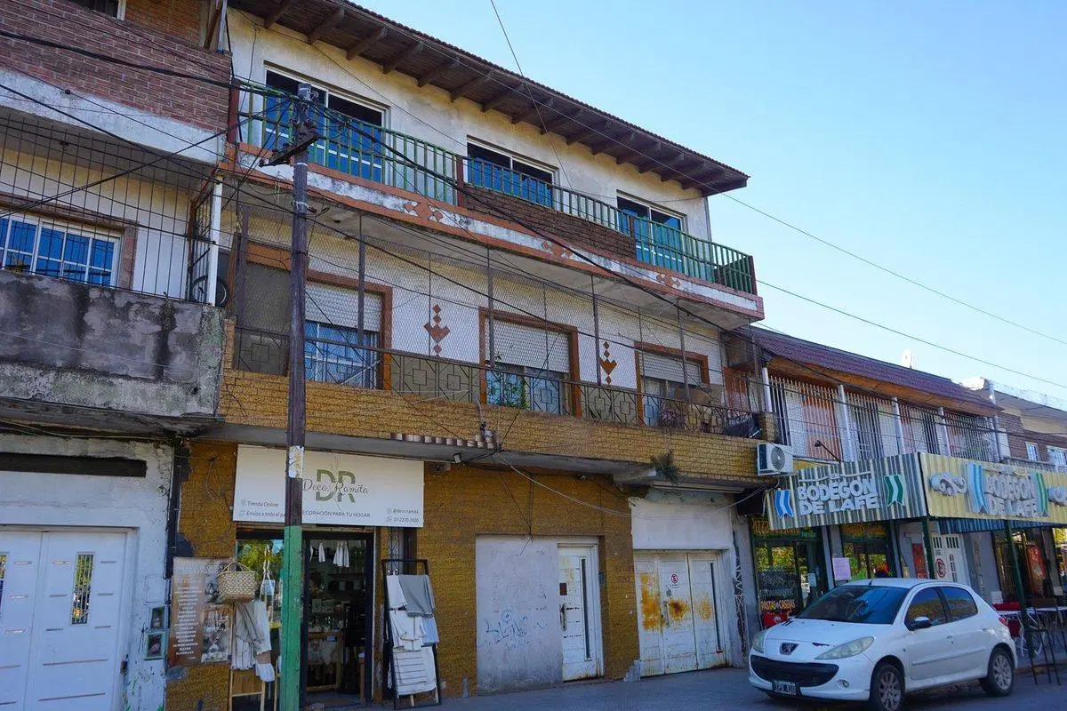 VENTA LOCALES  DEPARTAMENTOS EN GREGORIO LAFERRERE 5