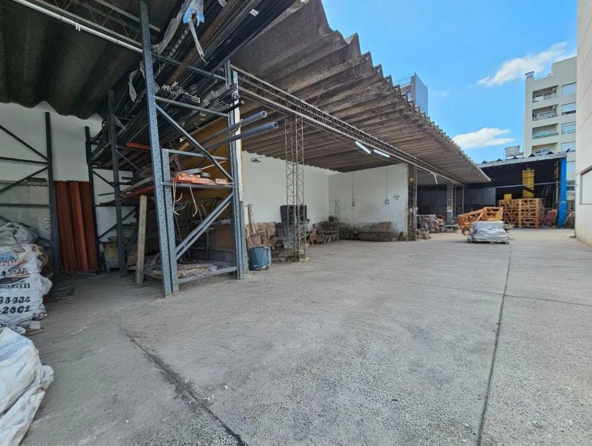 VENTA GALPON SOBRE LOTE APTO DESARROLLO MORON 2