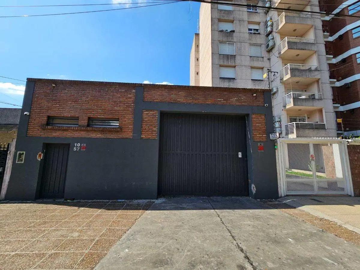 VENTA GALPON SOBRE LOTE APTO DESARROLLO MORON 4