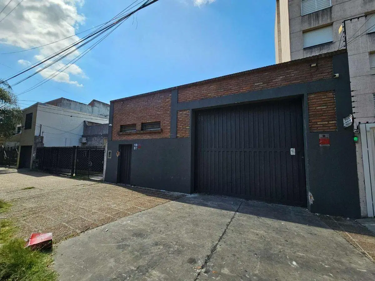 VENTA GALPON SOBRE LOTE APTO DESARROLLO MORON 3
