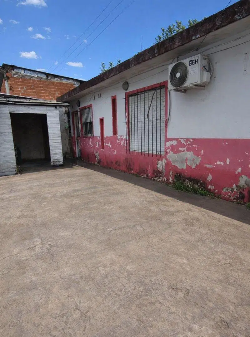 Venta Casa 4 ambientes Galpón en Castelar 3