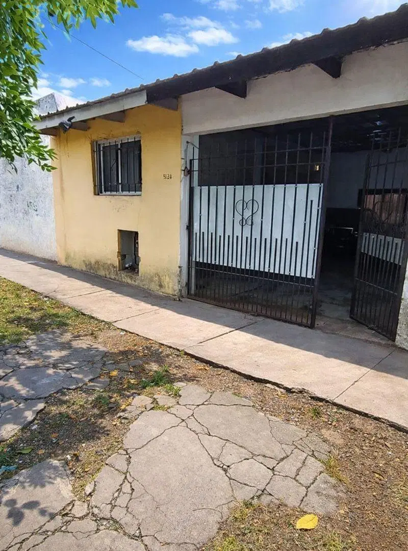 Venta Casa 4 ambientes Galpón en Castelar 5