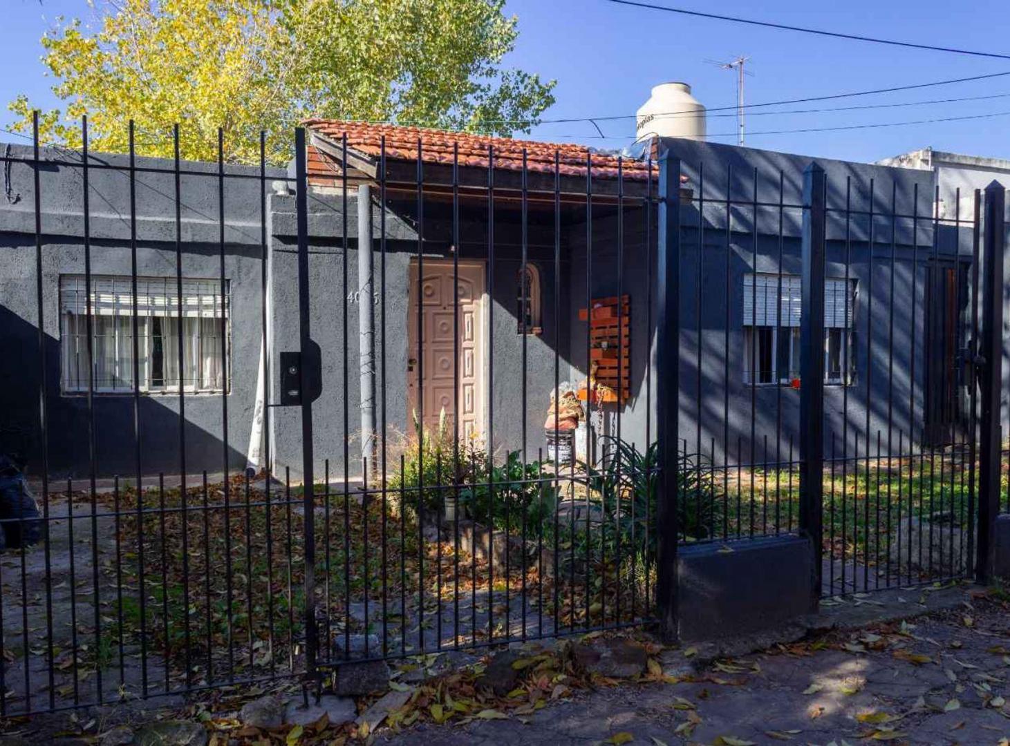 CASA 4 AMBIENTES EN VILLA TESEI – OPORTUNIDAD