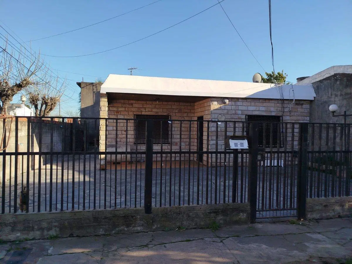Venta Casa 3 Ambientes en Moron 2
