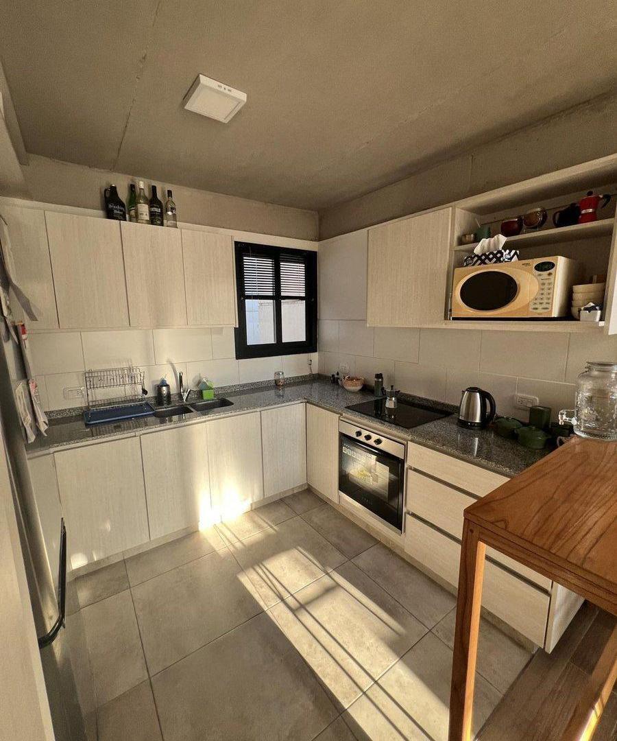 Foto de VENTA DEPARTAMENTO 3 AMBIENTES CASTELAR C/COCHERA, imagen 4