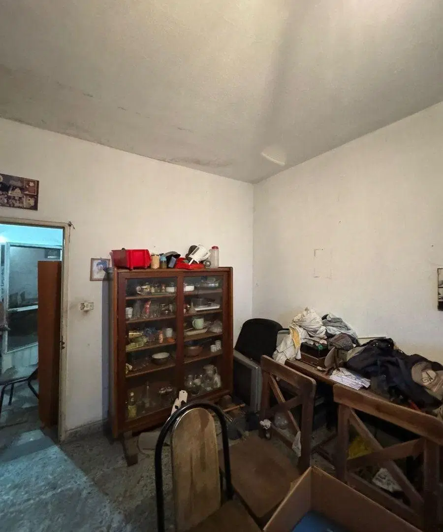 VENTA CASA 3 AMBIENTES  CASTELAR A REFACCIONAR 4
