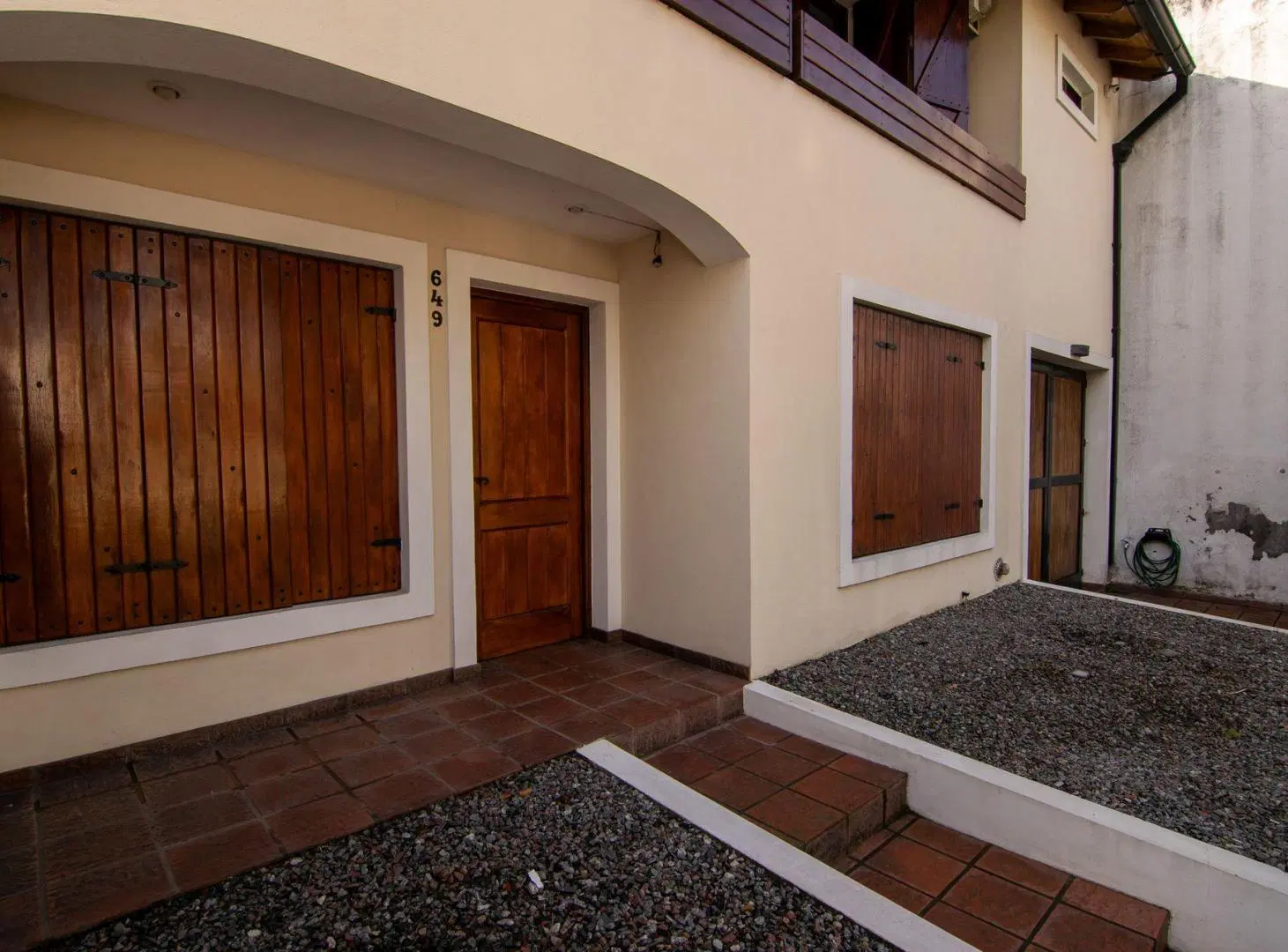 CASA EN VENTA. MORÓN. 3 HABITACIONES. PILETA 2