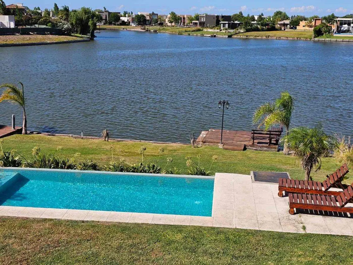 VENTA CASA 4 AMB A LA LAGUNA SAN SEBASTIAN AREA 10 4