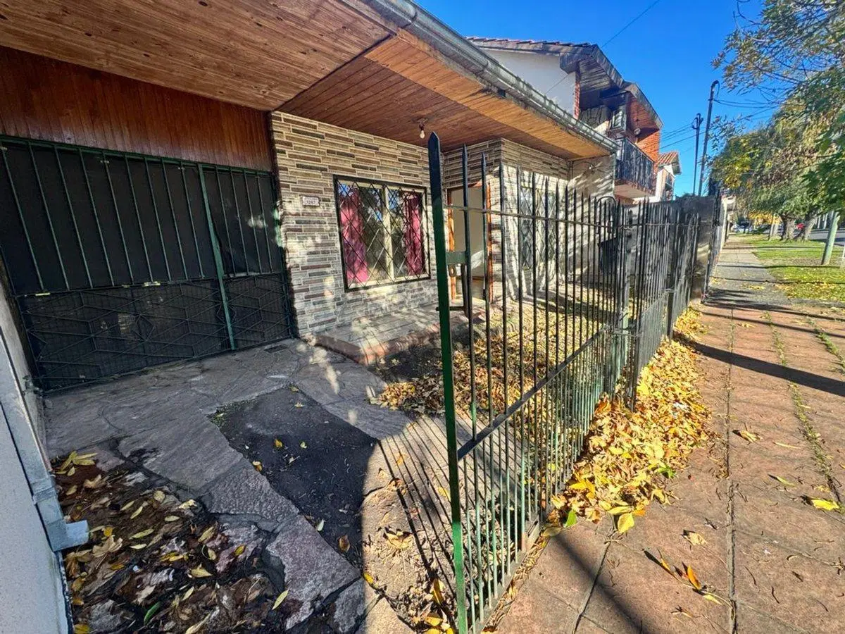 LOTE EN VENTA ITUZAINGO. CON CASA A RECICLAR 3