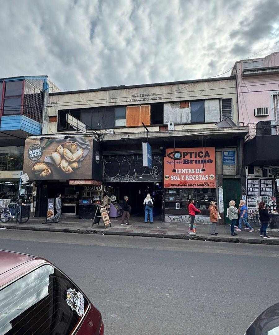 VENTA OFICINA EN MORON 200MTS CUBIERTOS