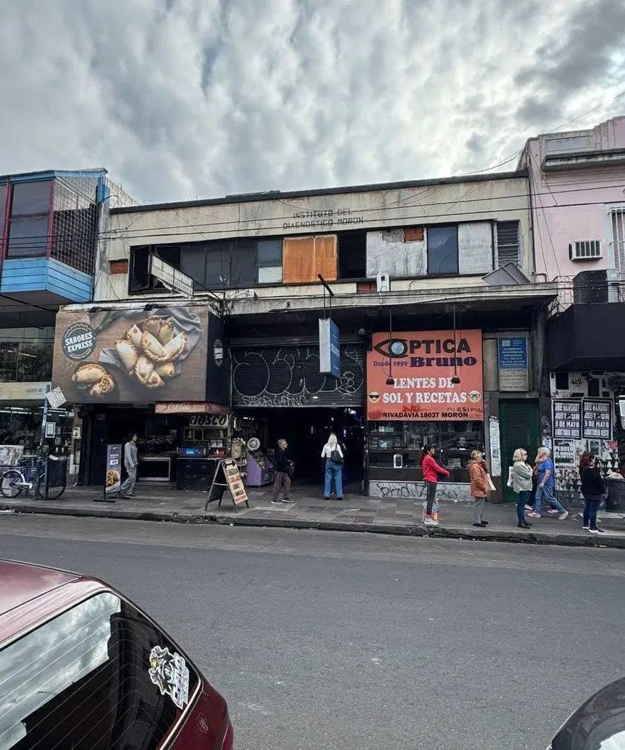 VENTA OFICINA EN MORON 200MTS CUBIERTOS 2