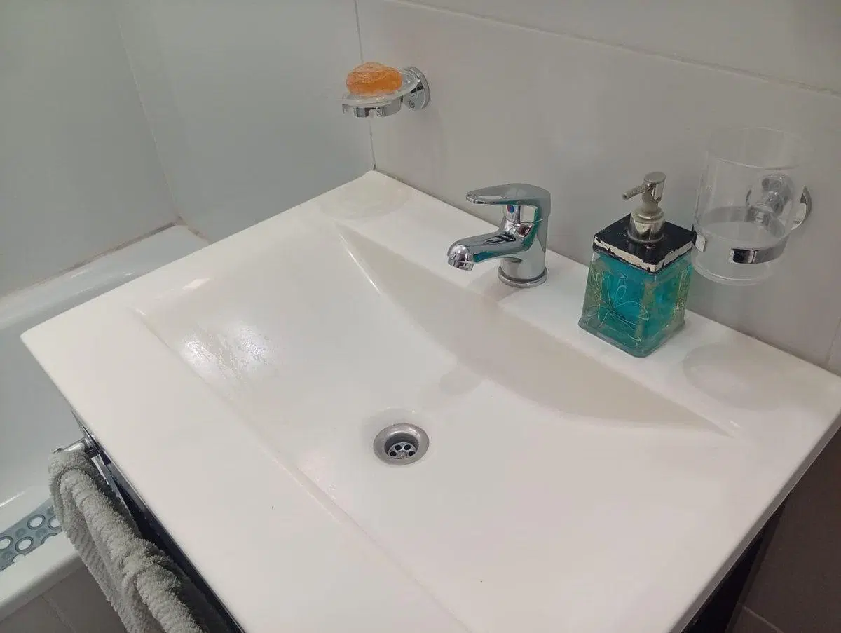 VENTA MONOAMBIENTE CON BALCÓN Y COCHERA. MORÓN 2