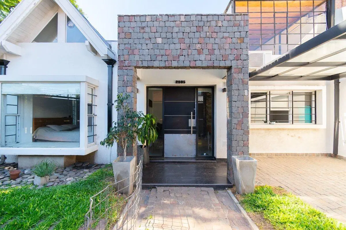 CASA EN VENTA EN CASTELAR NORTE 3 AMBIENTES 2