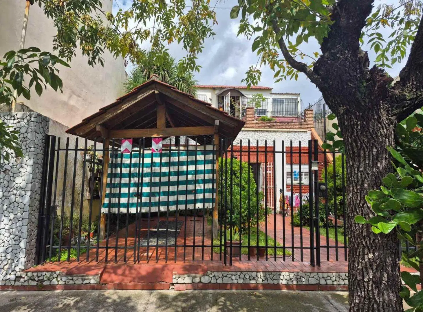 VENTA, CASA MULTIFAMILIAR 6 AMB, VILLA LUGANO 2