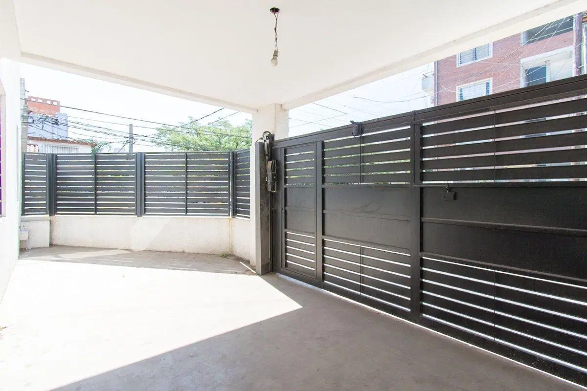 CASA PH VENTA MORON 4 AMBIENTES A ESTRENAR PERMUTA 5