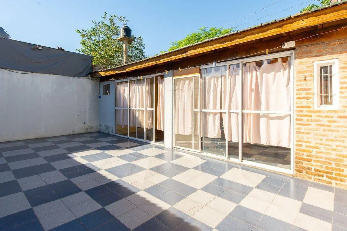 VENTA CASA CUATRO AMBIENTES CASTELAR QUINCHO 2