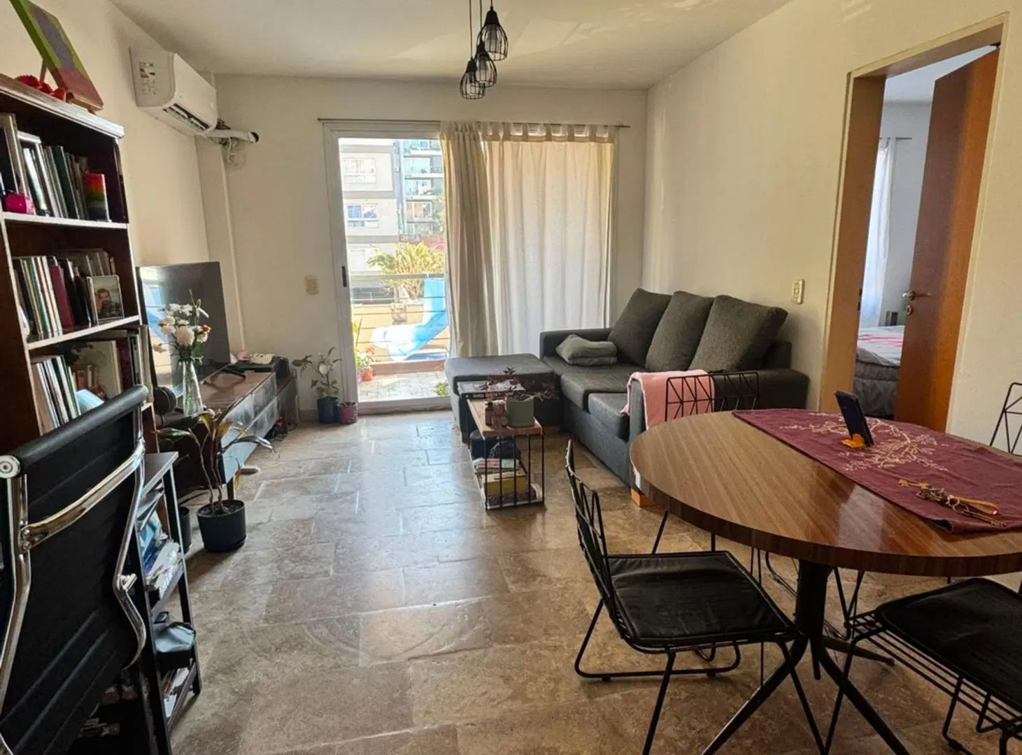 DEPARTAMENTO EN VENTA. MORÓN 2 AMBIENTES. COCHERA 2