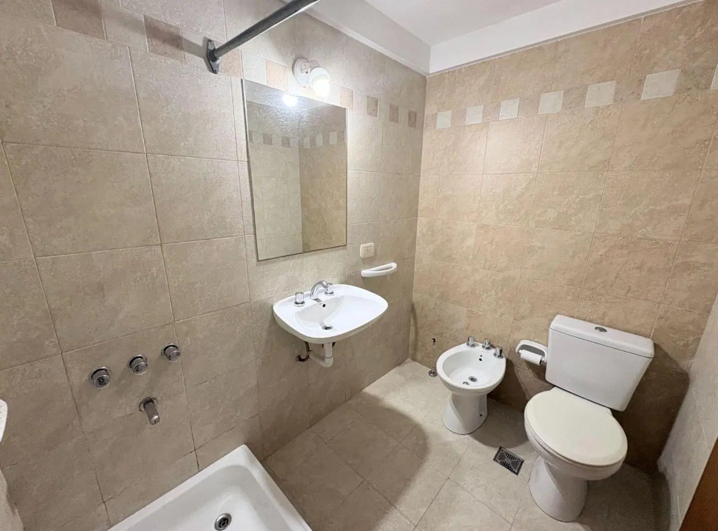 VENTA DEPARTAMENTO 2 AMBIENTES MORON 8