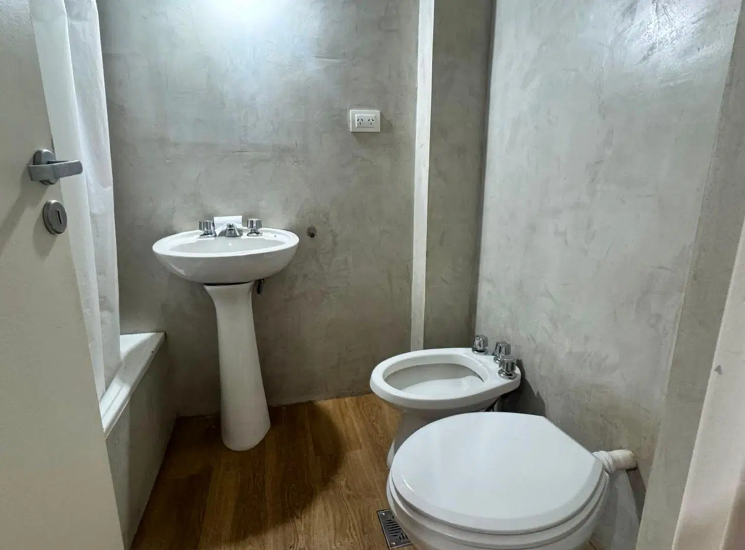 DEPARTAMENTO EN VENTA 3 AMB. RAMOS MEJIA. COCHERA 5