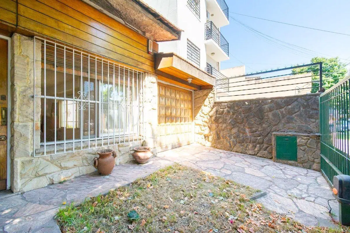 VENTA CASA 3 AMBIENTES MORON 4