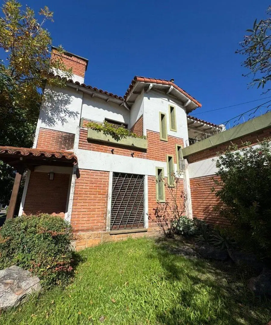 VENTA CASA 4 AMBIENTES EN CASTELAR 5