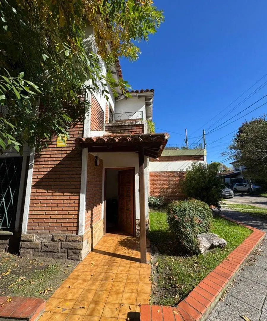 VENTA CASA 4 AMBIENTES EN CASTELAR 8