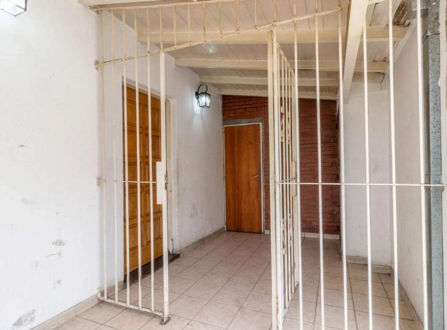 VENTA CASA 4 AMBIENTES EN MORON - CON 2 COCHERAS 5