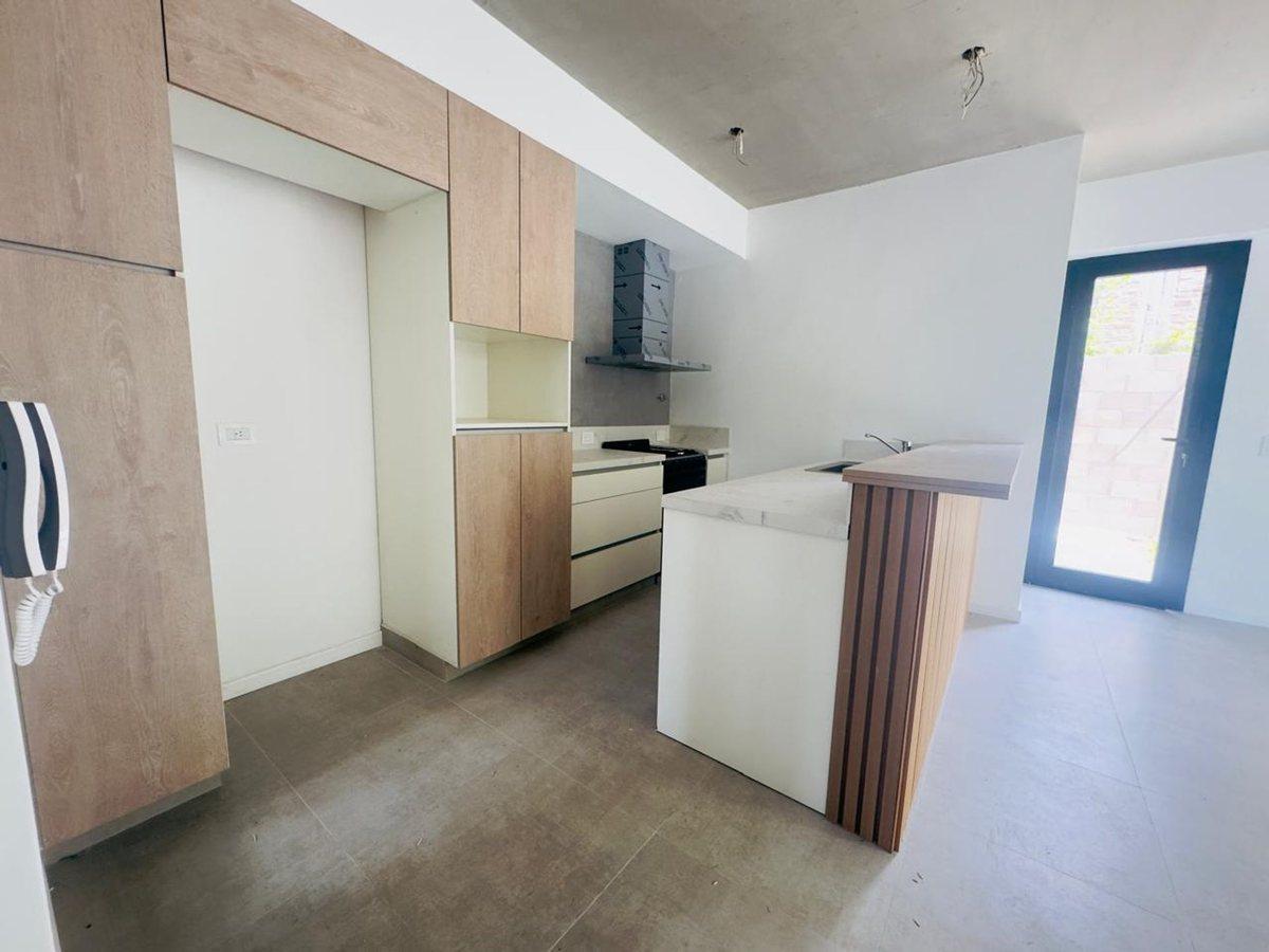 Foto de CASA VENTA TRES AMBIENTES PARQUE LELOIR COCHERA, imagen 5