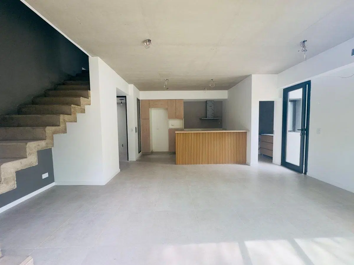 CASA VENTA TRES AMBIENTES PARQUE LELOIR COCHERA 4
