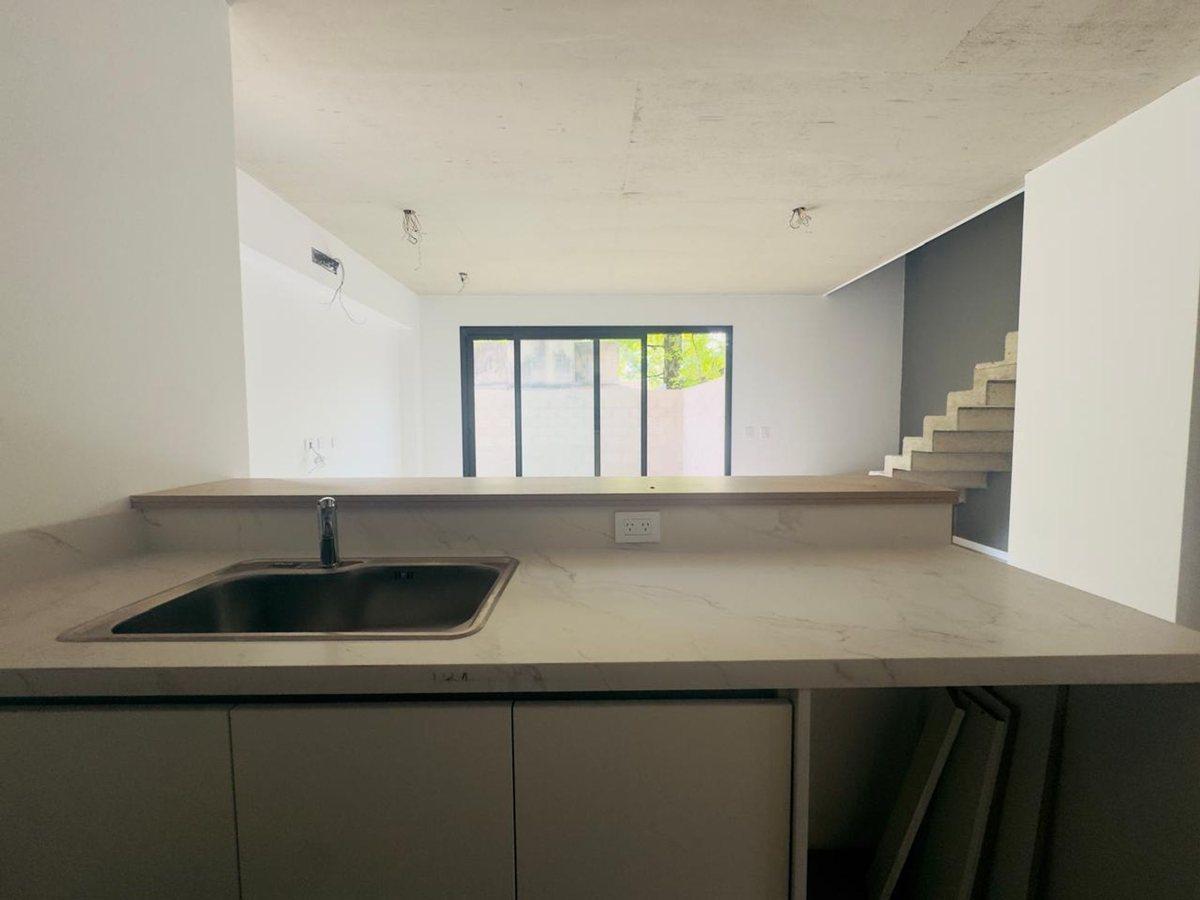 Foto de CASA VENTA TRES AMBIENTES PARQUE LELOIR COCHERA, imagen 1