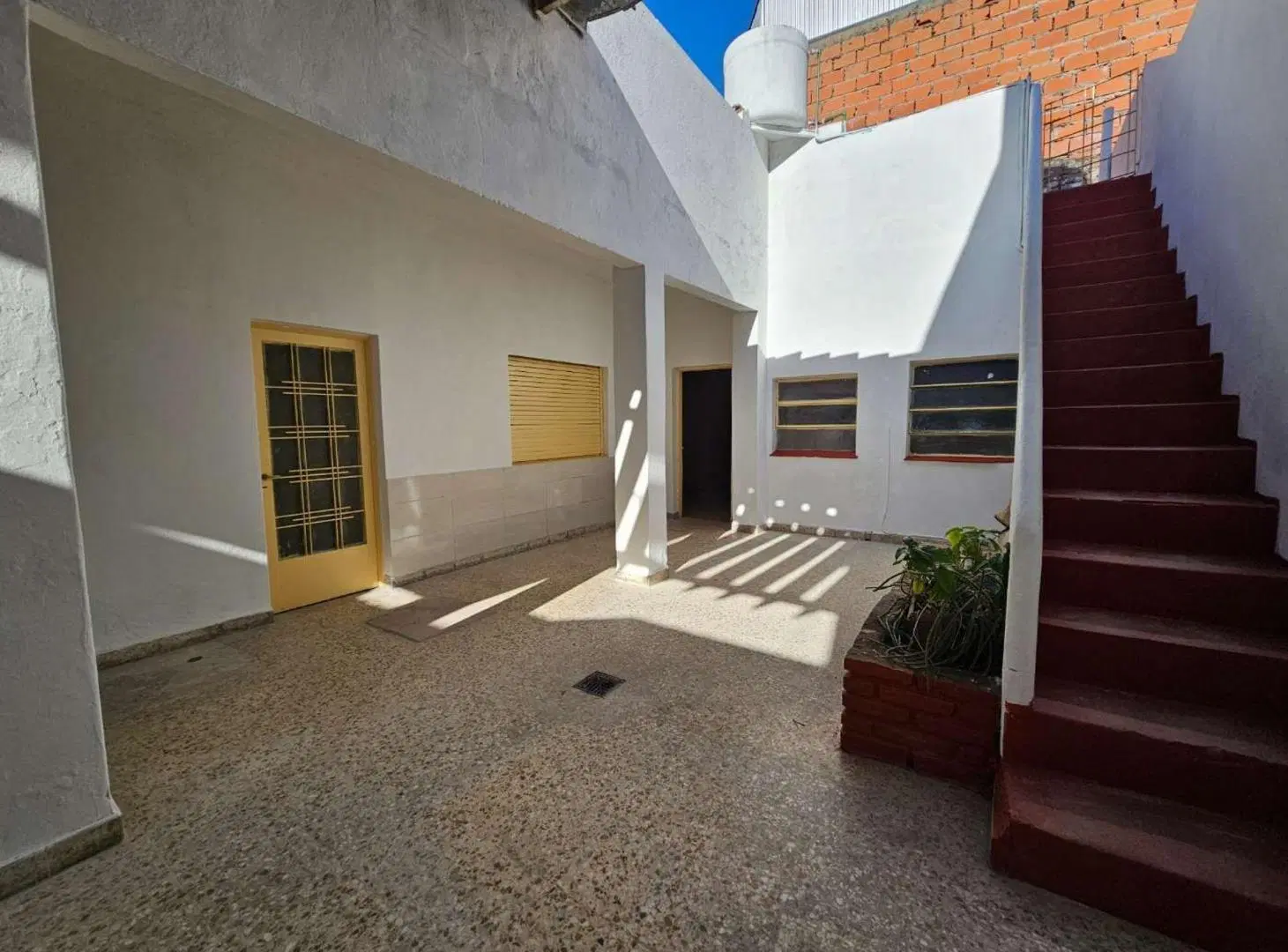 VENTA CASA MULITFAMILIAR 20M ESTACIÓN MORON 3 UF 2