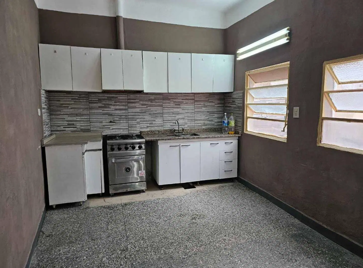 VENTA CASA MULITFAMILIAR 20M ESTACIÓN MORON 3 UF 3