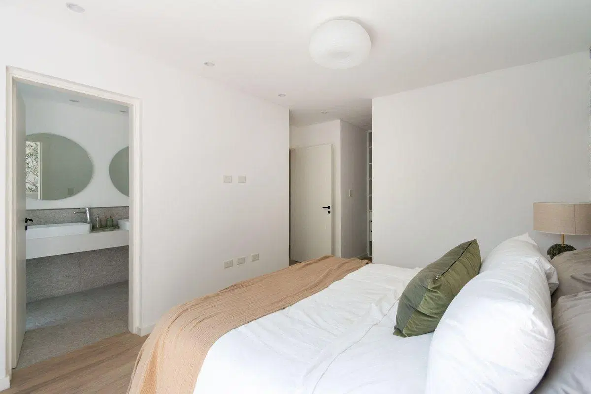 VENTA CASA 4 AMBIENTES PARQUE LELOIR COCHERA 4