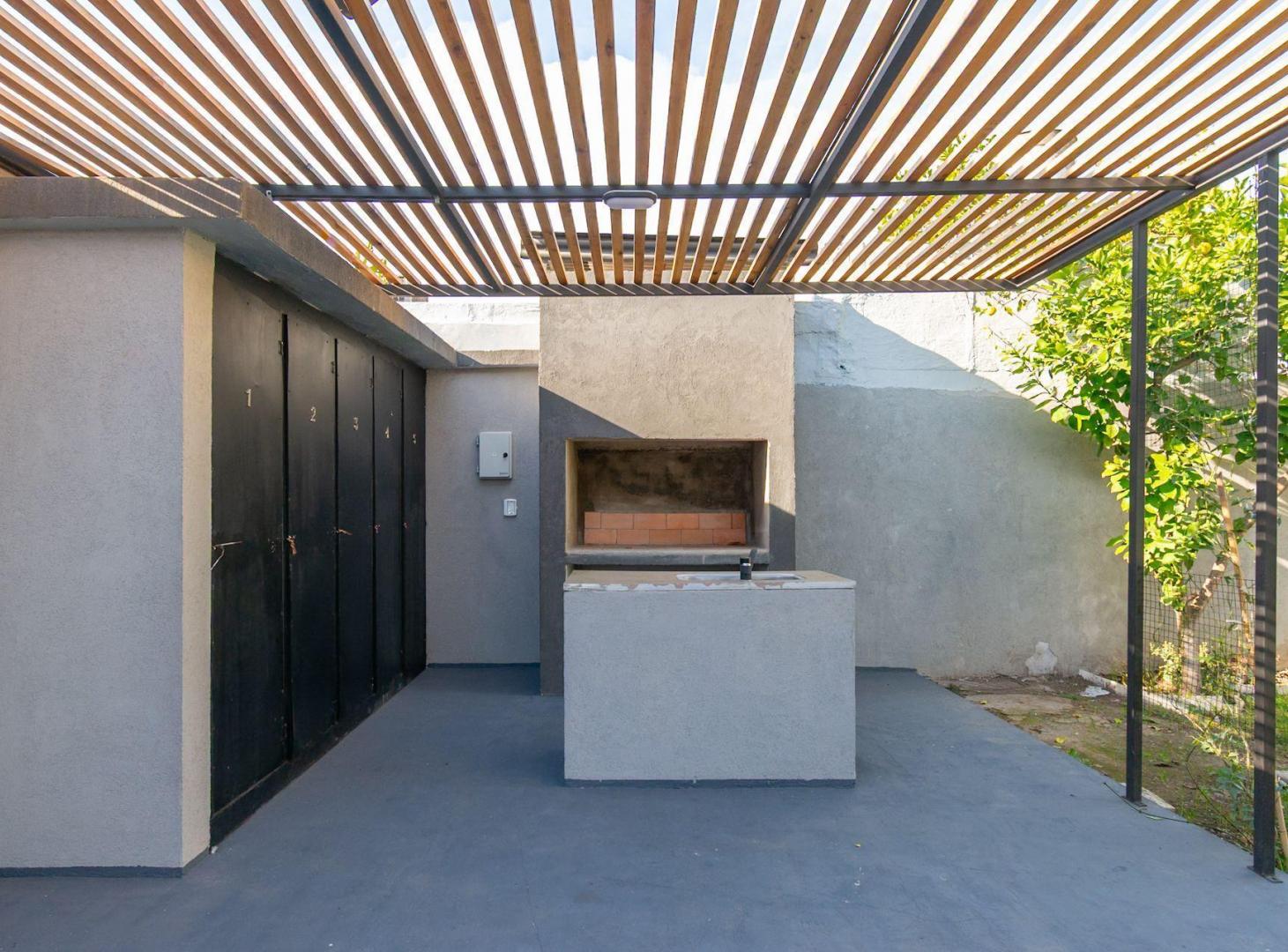 Foto de VENTA DPTO PH 2 AMB PATIO VESTIDOR ITUZAINGO CUOTA, imagen 5