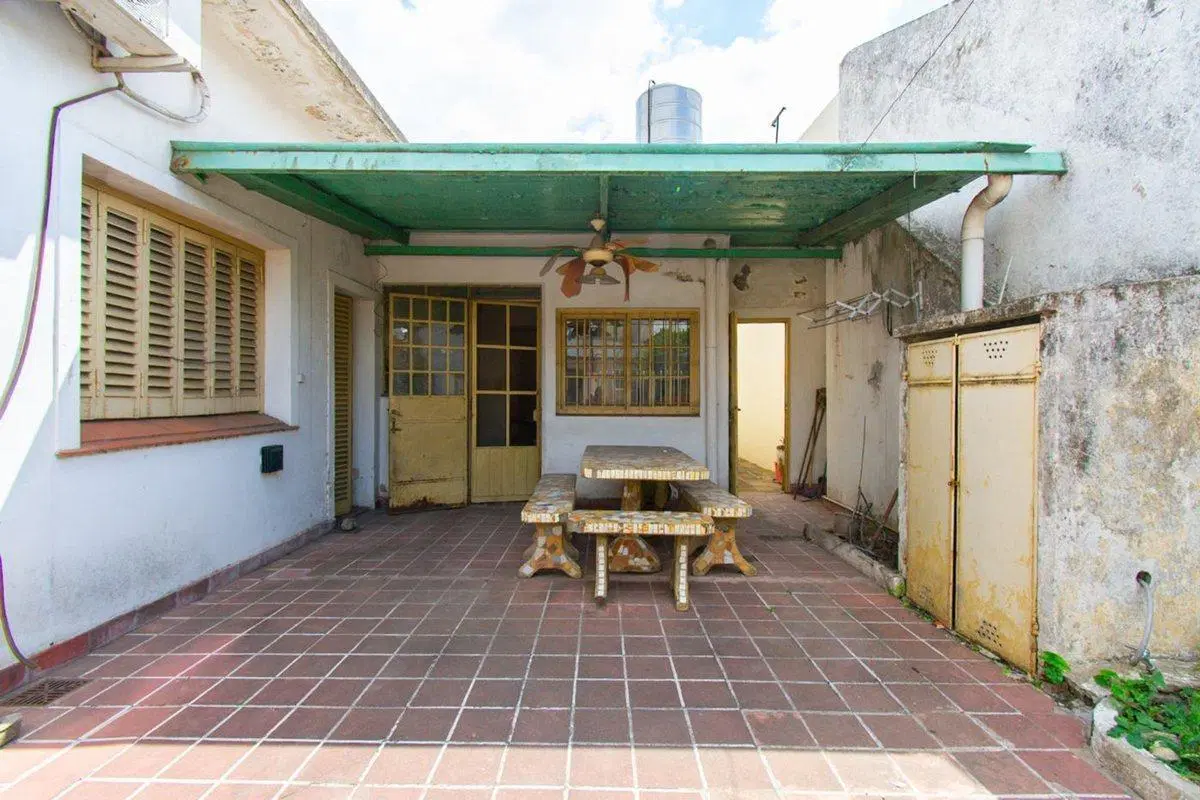 CASA EN VENTA 4 AMBIENTES. HAEDO SUR. CON JARDIN 4