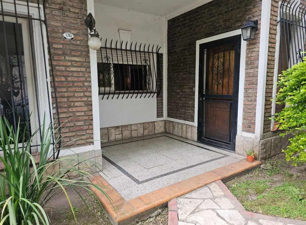 VENTA CASA 5 AMB IDEAL DOS FAMILIAS CASTELAR NORTE 4